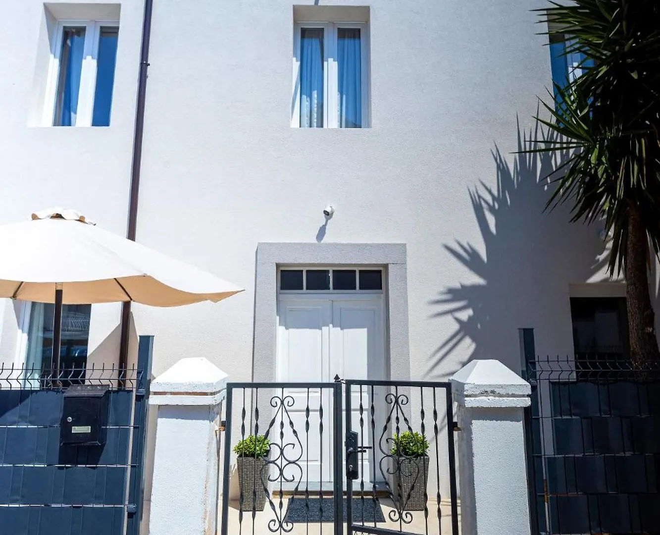 Studio Apartments Yucca, 2-Min To The Beach And 5 To Trogir Croatia