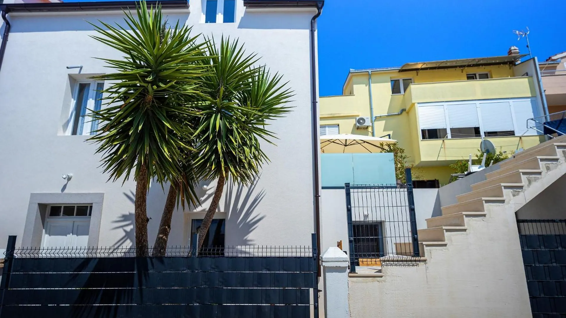 Studio Apartments Yucca, 2-Min To The Beach And 5 To Trogir Croatia