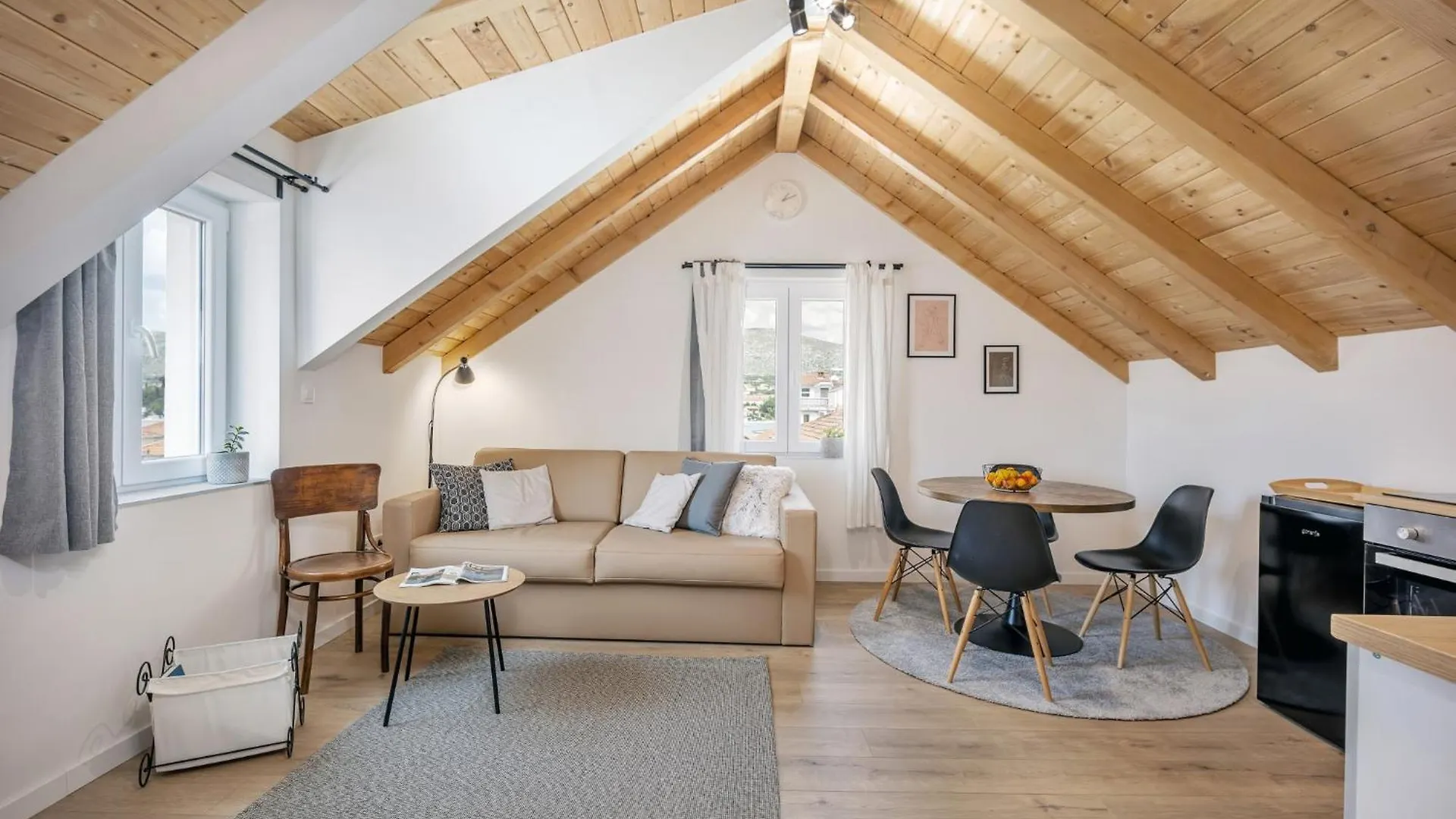 Studio Apartments Yucca, 2-Min To The Beach And 5 To Trogir