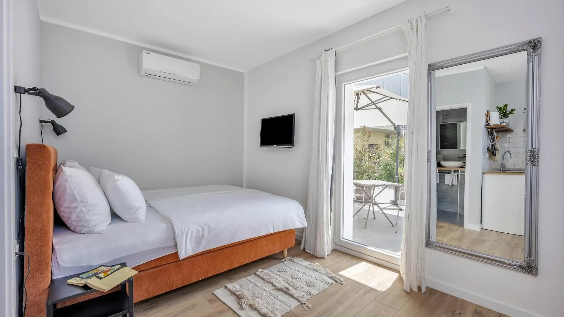 Studio Apartments Yucca, 2-Min To The Beach And 5 To Trogir