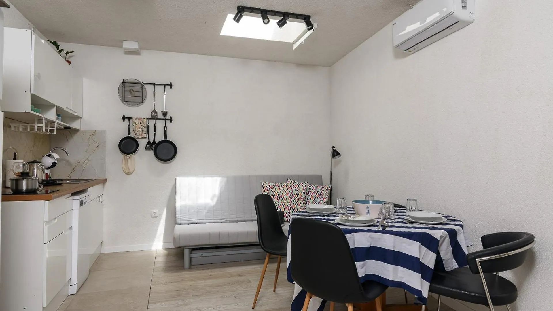 Studio Apartments Yucca, 2-Min To The Beach And 5 To טרוגיר