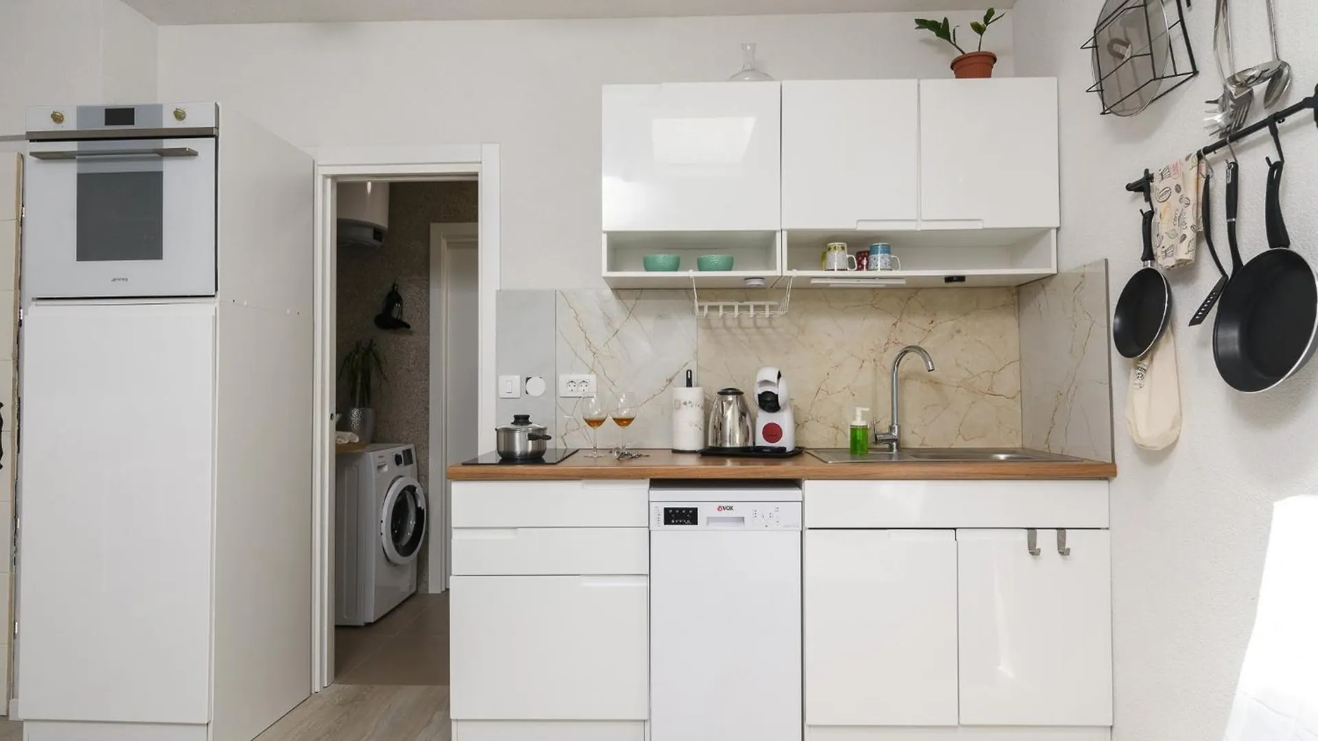 Studio Apartments Yucca, 2-Min To The Beach And 5 To Trogir