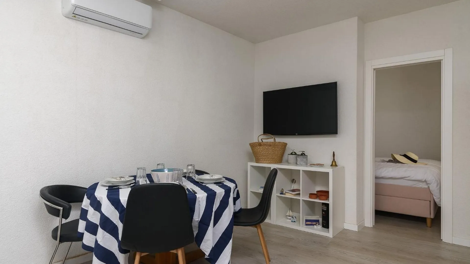 Studio Apartments Yucca, 2-Min To The Beach And 5 To Trogir Croatia